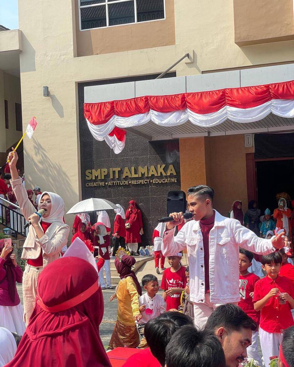 potret Sridevi dan Eby DA5 rayakan HUT Ke-78 RI di sekolah (instagram.com/da5_ebyrizta14)