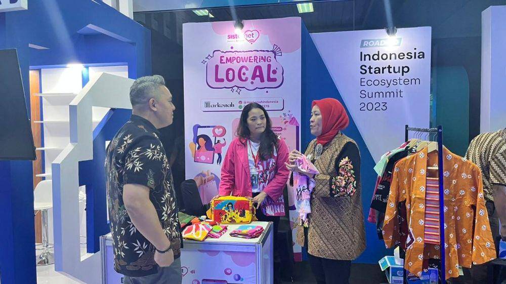 Salah satu binaan UMKM Sisternet yang berasal dari Solo, Yuliana Aqni, pemilik produk brand fashion “Markonah” (Dok. IDN Times)