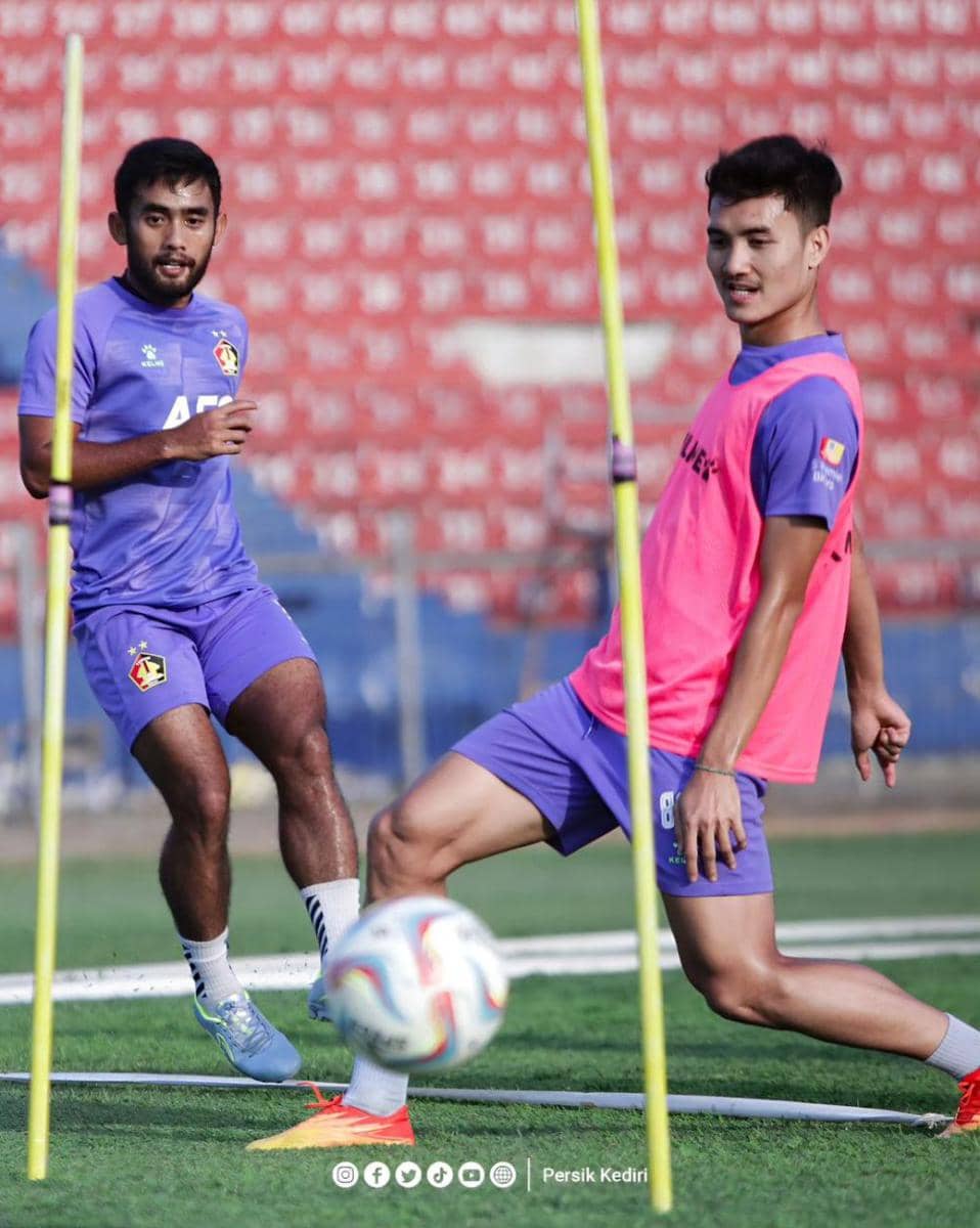 Pemain Persik Kediri saat berlatih. Instagram.com/ persikfcofficial