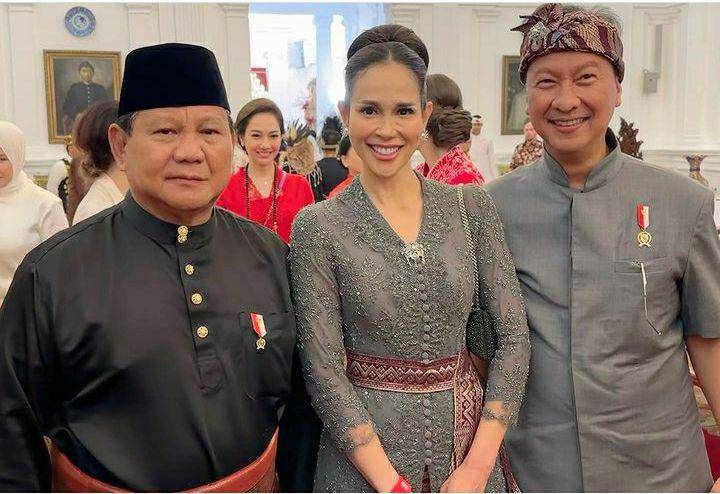 para tokoh saat kenakan busana hasil karya Didiet Maulana di HUT RI ke-78 (instagram.com/loemongga)
