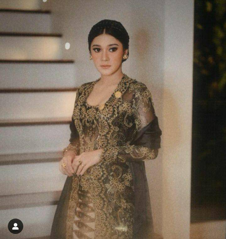 para tokoh saat kenakan busana hasil karya Didiet Maulana di HUT RI ke-78 (instagram.com/naymirdad)