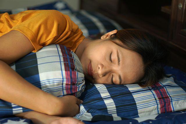 13 Gerakan Olahraga sebelum Tidur, Bikin Nyenyak
