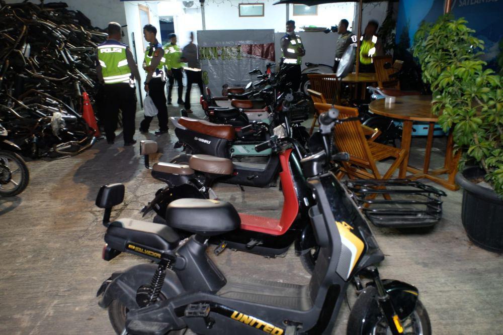 Polrestabes Bandung Tertibkan Sepeda Listrik di Jalan Raya
