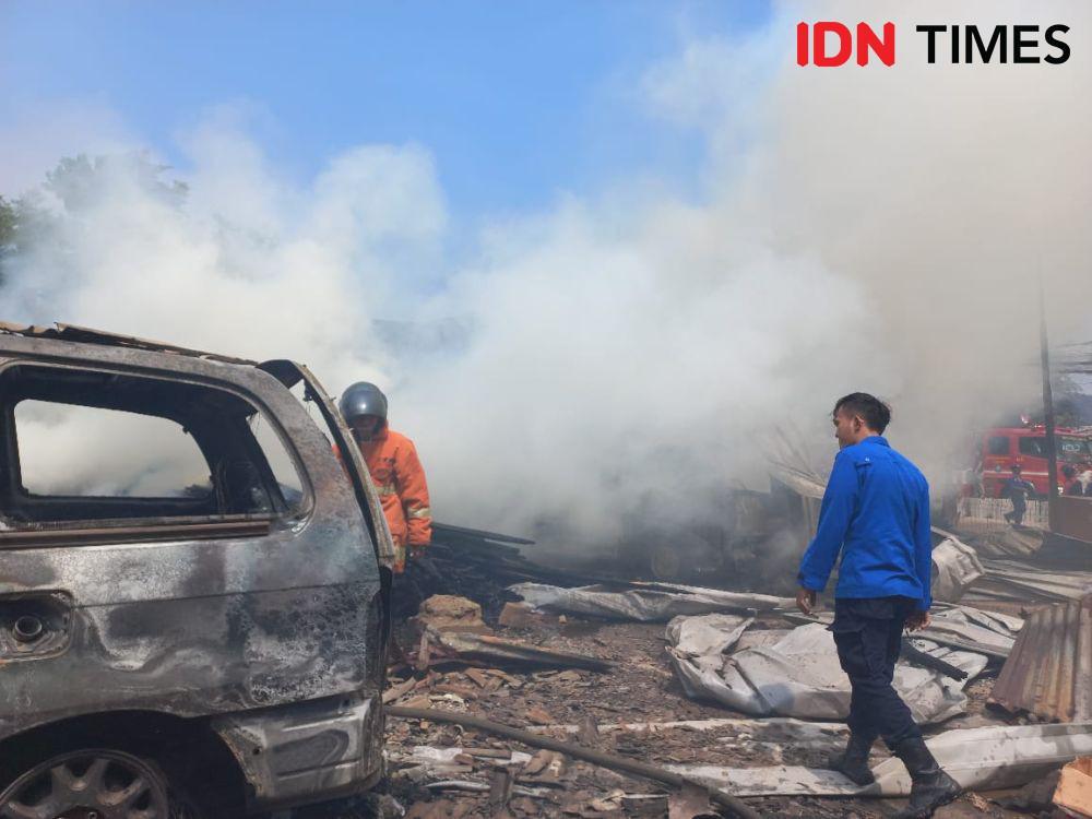 Kebakaran Hebat Hanguskan Panglong Kayu dan 2 Mobil di Bandar Lampung