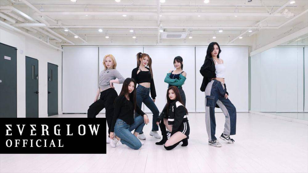 cuplikan penampilan EVERGLOW (youtube.com/EVERGLOW)