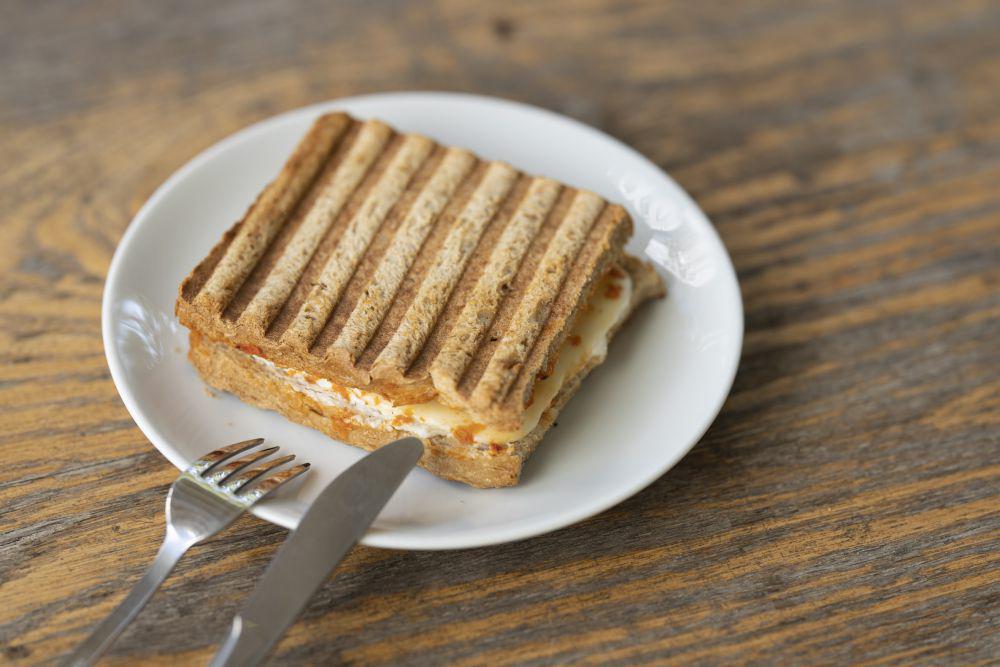 Resep Honey Cheesy Sandwich untuk Sarapan, Super Praktis!