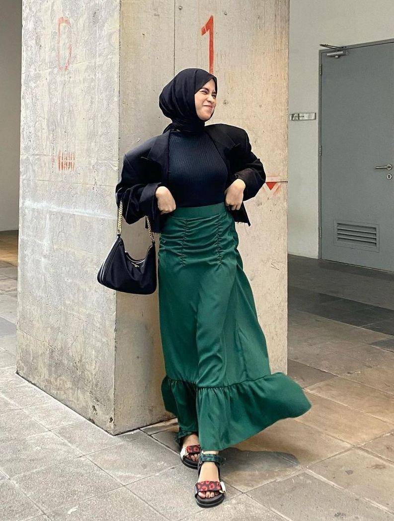 OOTD hijab hijau tua (instagram.com/aishaibrahimmm)