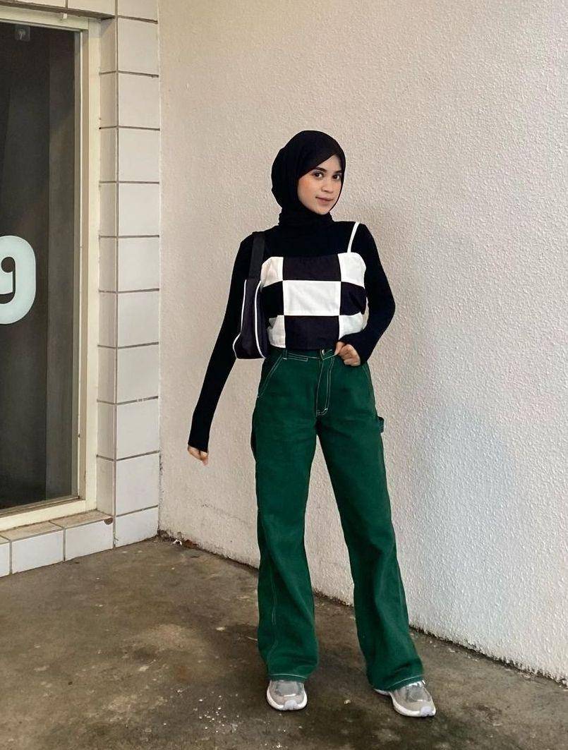 OOTD hijab hijau tua (instagram.com/aishaibrahimmm)