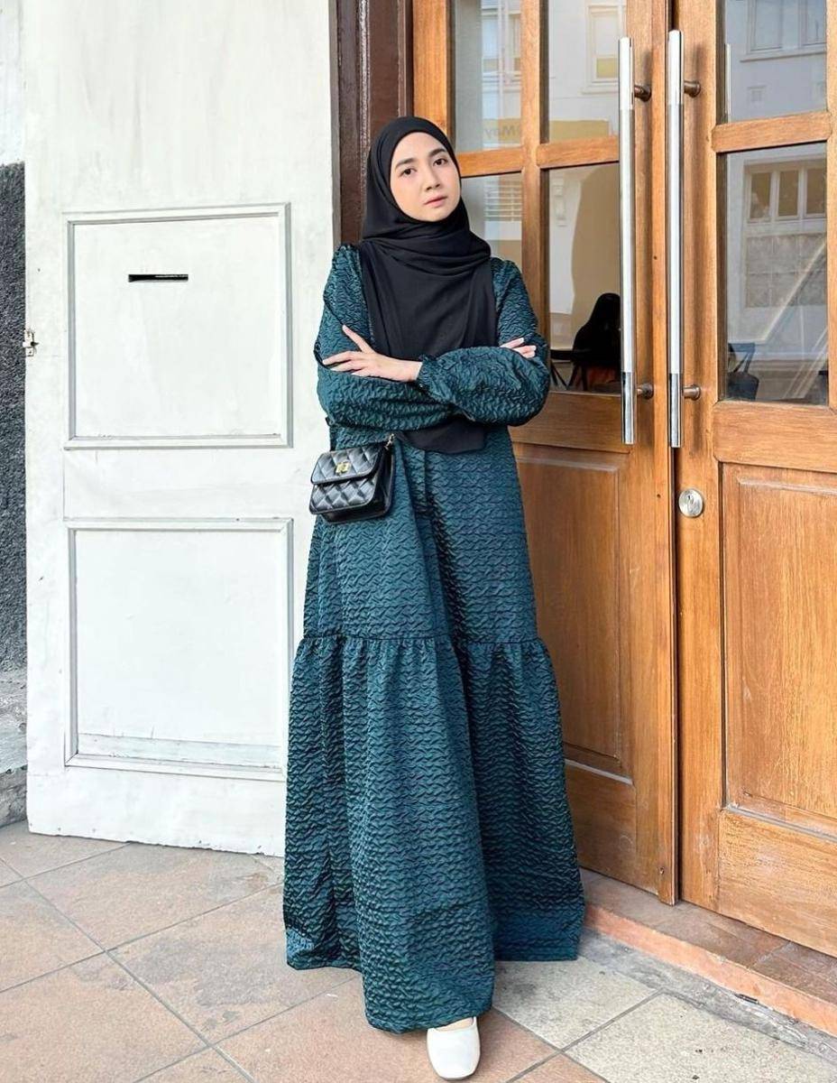 OOTD hijab hijau tua (instagram.com/richaeu)