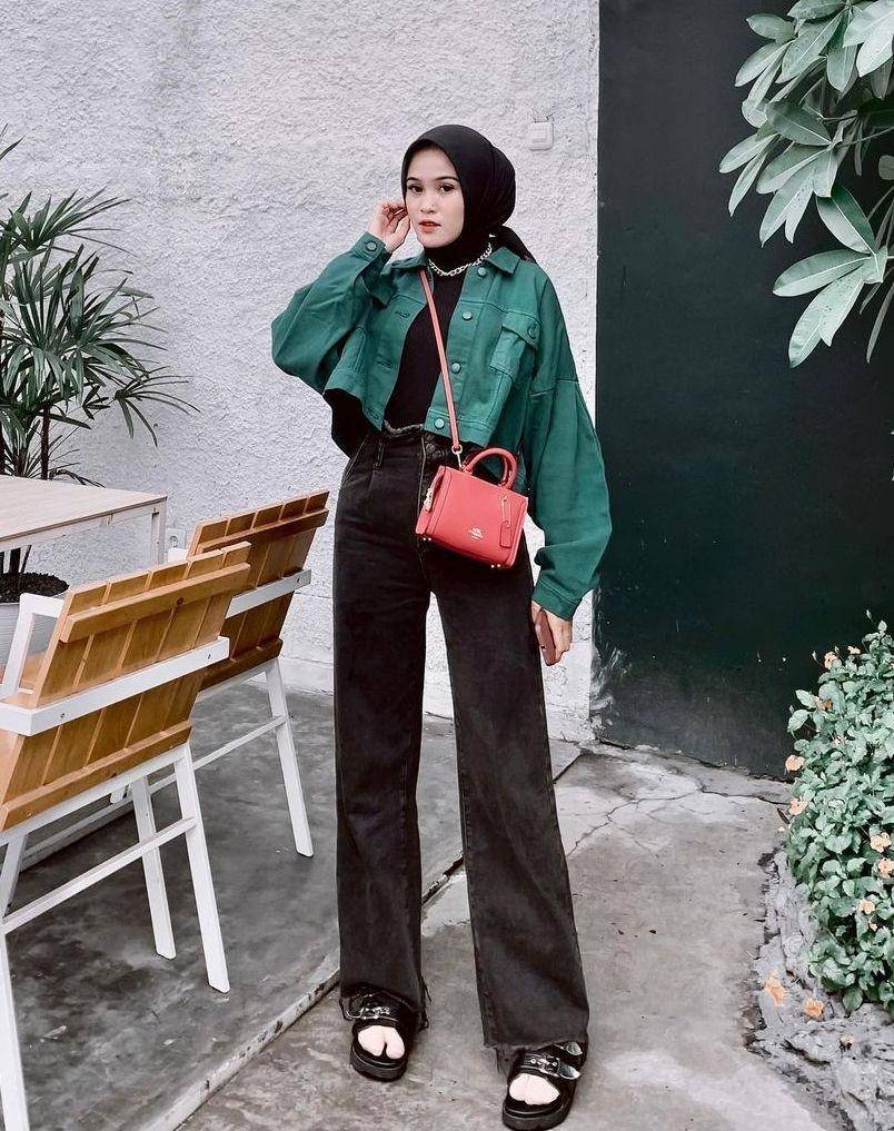 OOTD hijab hijau tua (instagram.com/fadhillakhaerunisa)