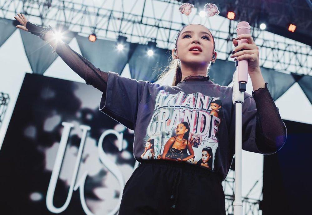 9 Lagu Indonesia Bahas Cinta Bertepuk Sebelah Tangan, Galau Maksimal!