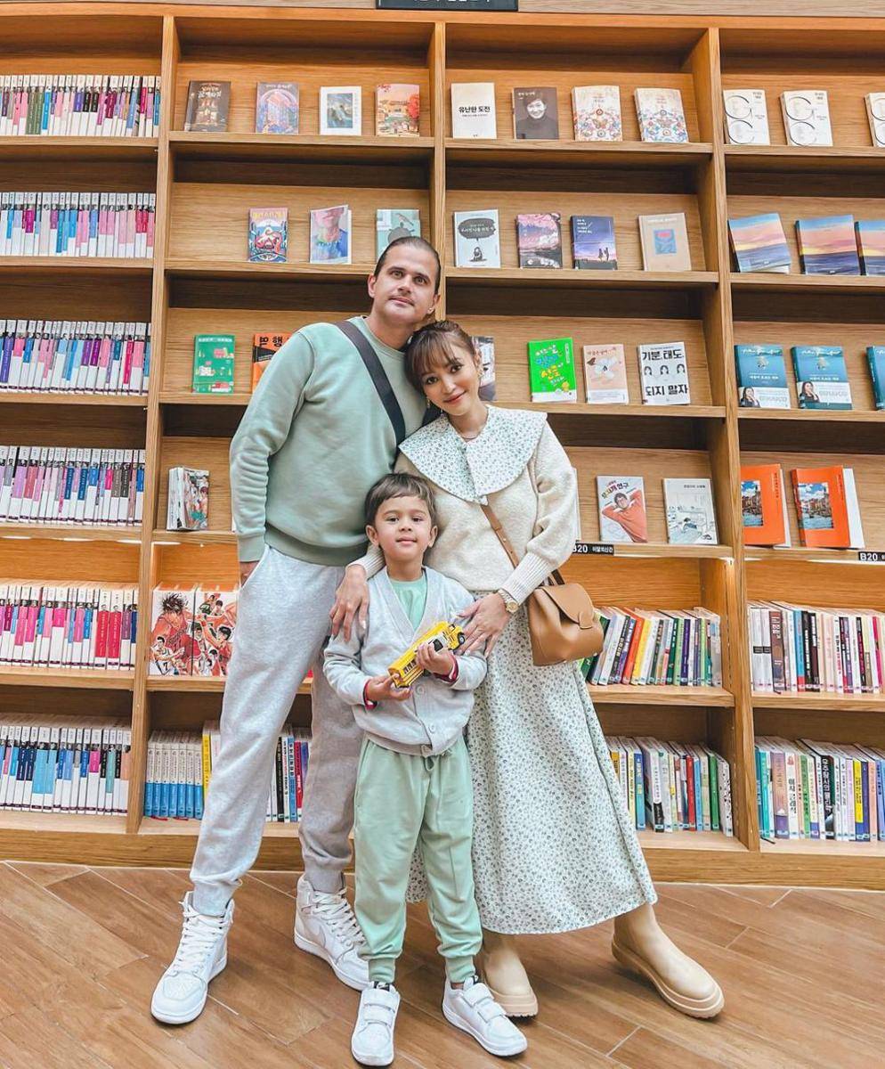 OOTD Matching ala Keluarga Rachel Goddard (instagram.com/rachgoddard)