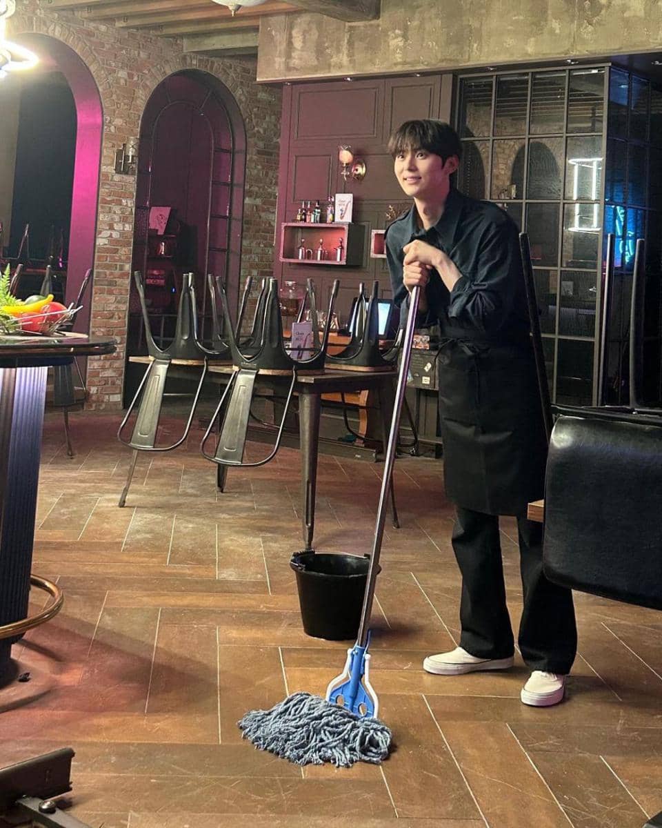 Hwang Minhyun di balik layar drama My Lovely Liar (instagram.com/optimushwang)
