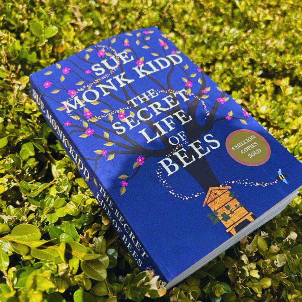 The Secret Life of Bees (instagram.com/thequeensreadingroom)
