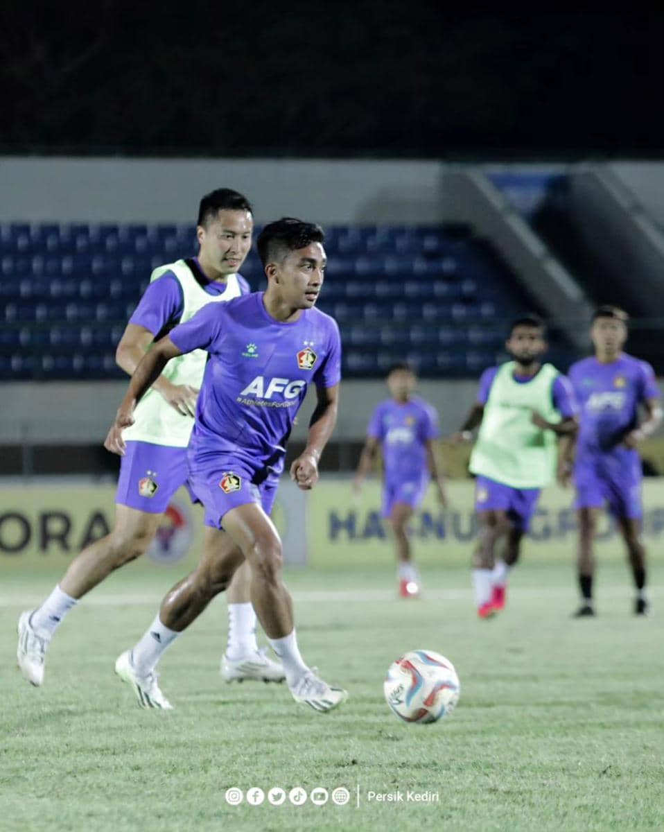 Pemain Persik Kediri saat berlatih. Instagram.com/ persikfcofficial