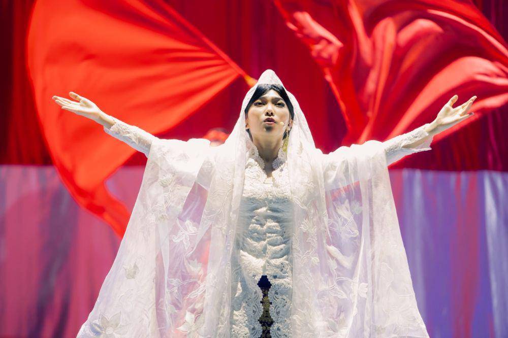 Aksi Isyana Sarasvati dalam Pagelaran Sabang Merauke yang dihelat pada 19 dan 20 Agustus 2023 di JIExpo Theatre, Kemayoran, Jakarta.  (Dok. Pagelaran Sabang Merauke)