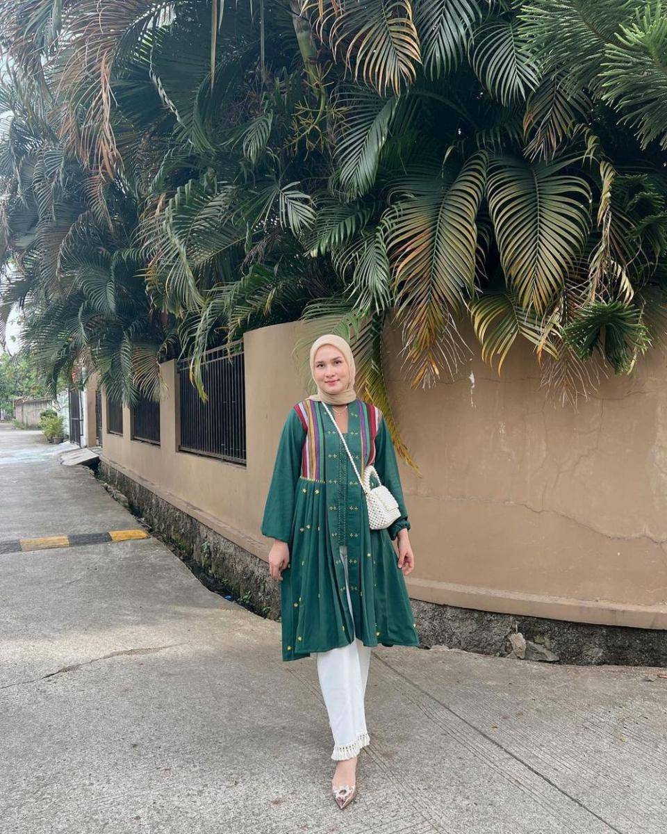 Outfit hijab Dwi Handayani. (instagram.com/dwihandaanda)