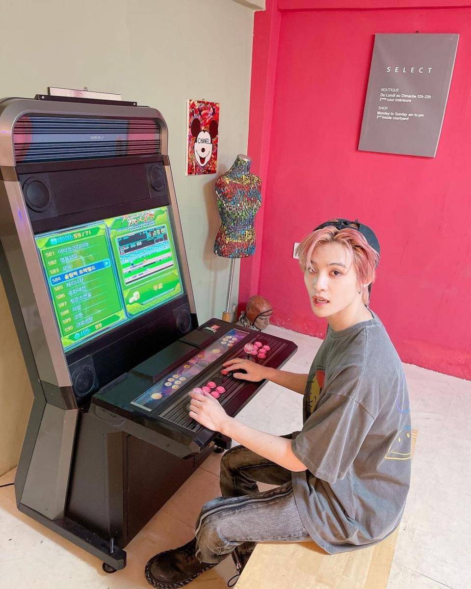 ide padu padan t-shirt ala Yangyang NCT (instagram.com/yangyang_x2)