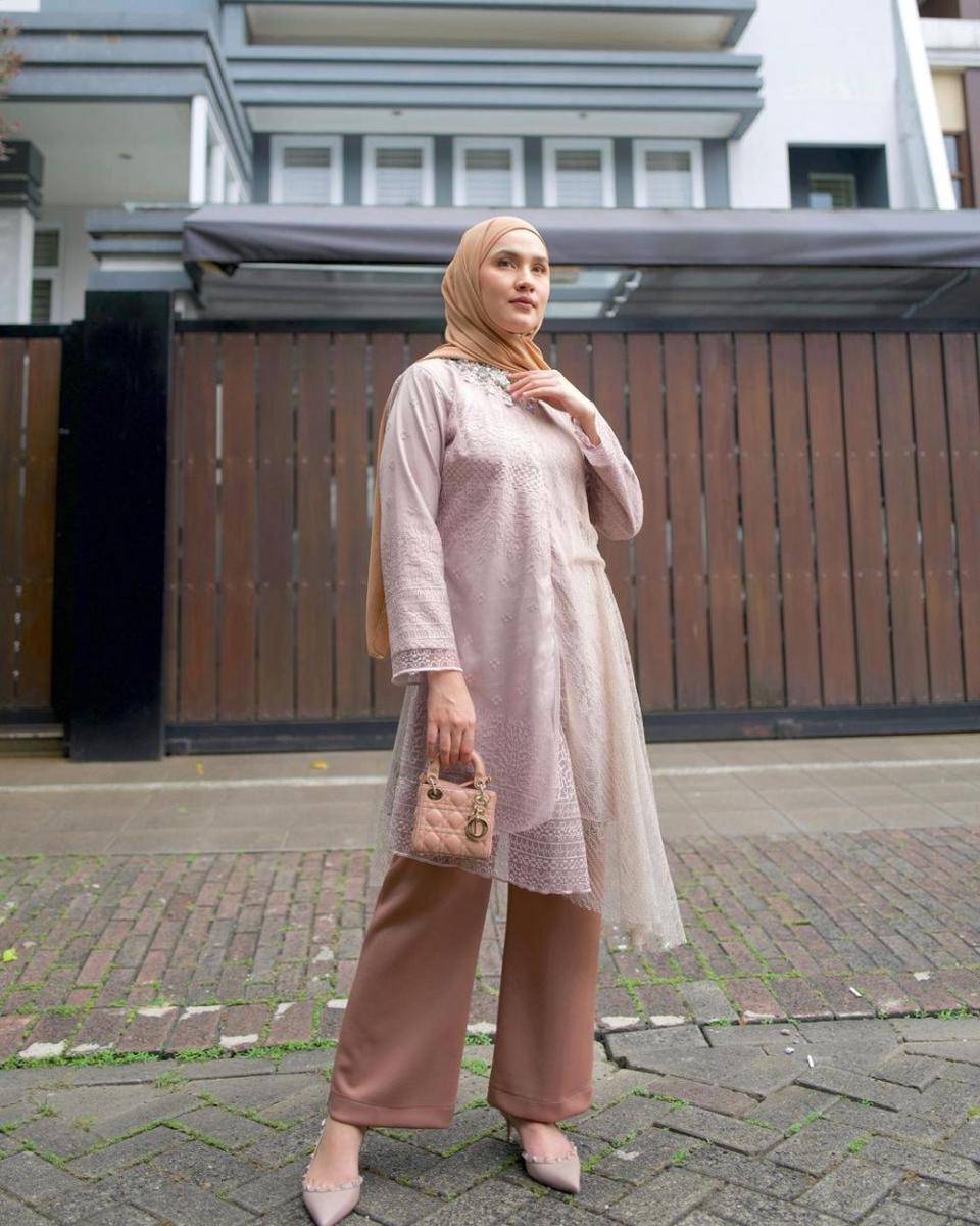 Outfit hijab Dwi Handayani. (instagram.com/dwihandaanda)