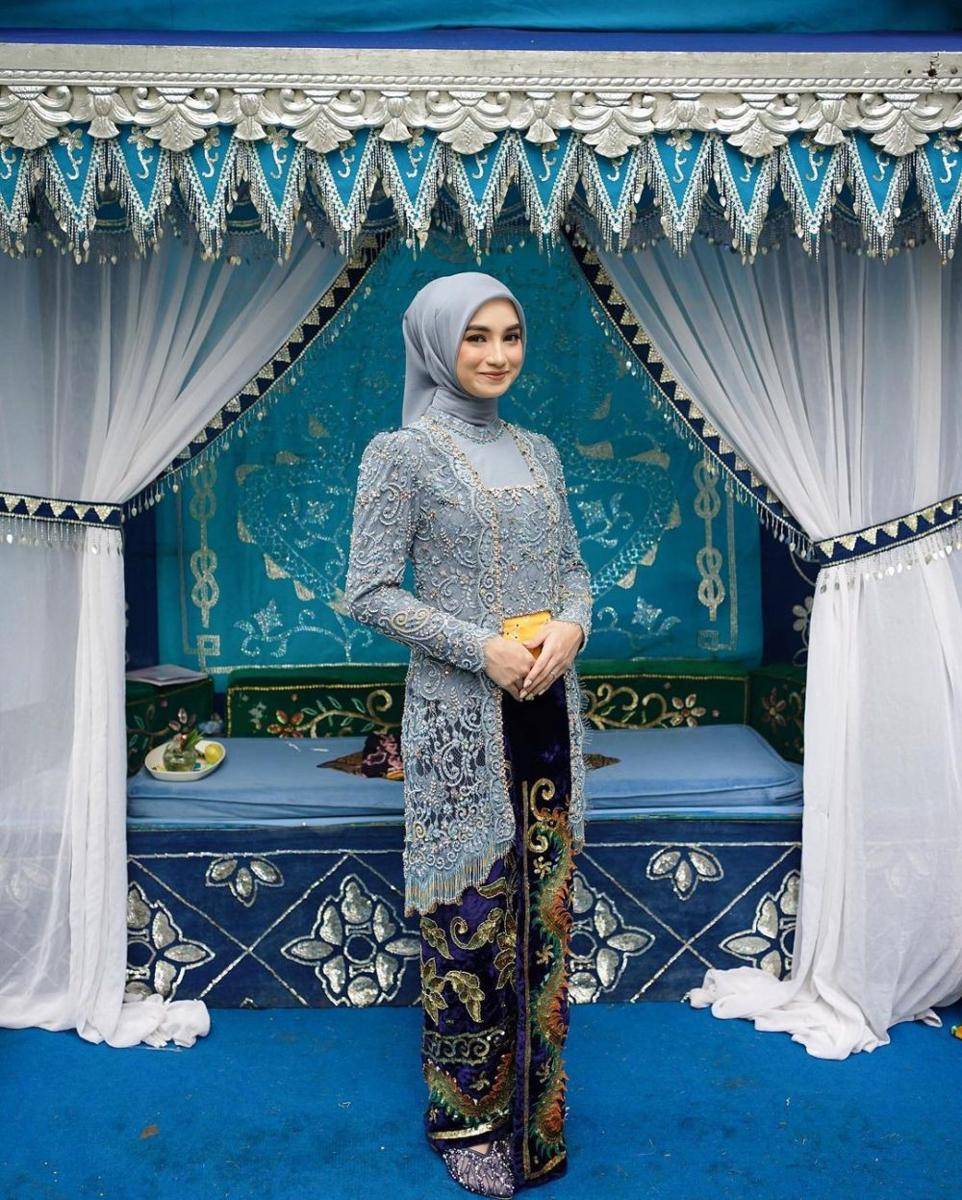 Kebaya kondangan. (insatgram.com/oliviafindas)
