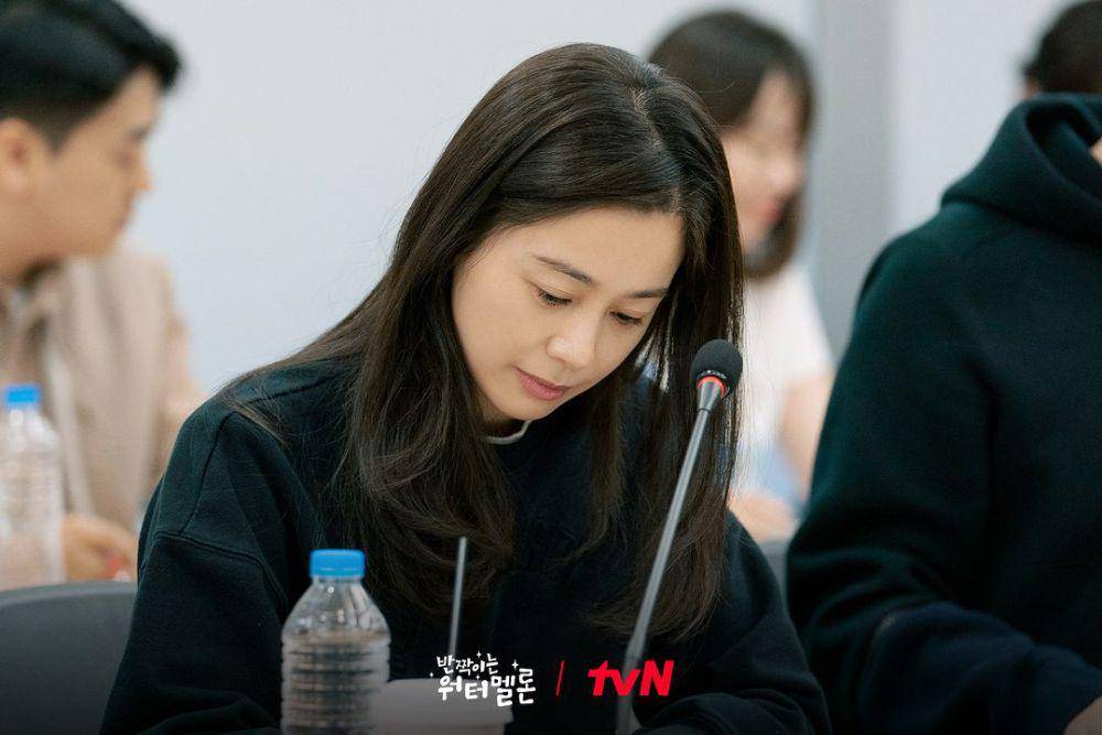 Seo Young Hee saat proses script reading Twinkling Watermelon (instagram.com/tvn_drama)