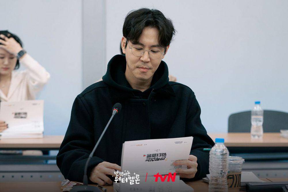 Choi Won Young saat proses script reading Twinkling Watermelon (instagram.com/tvn_drama)