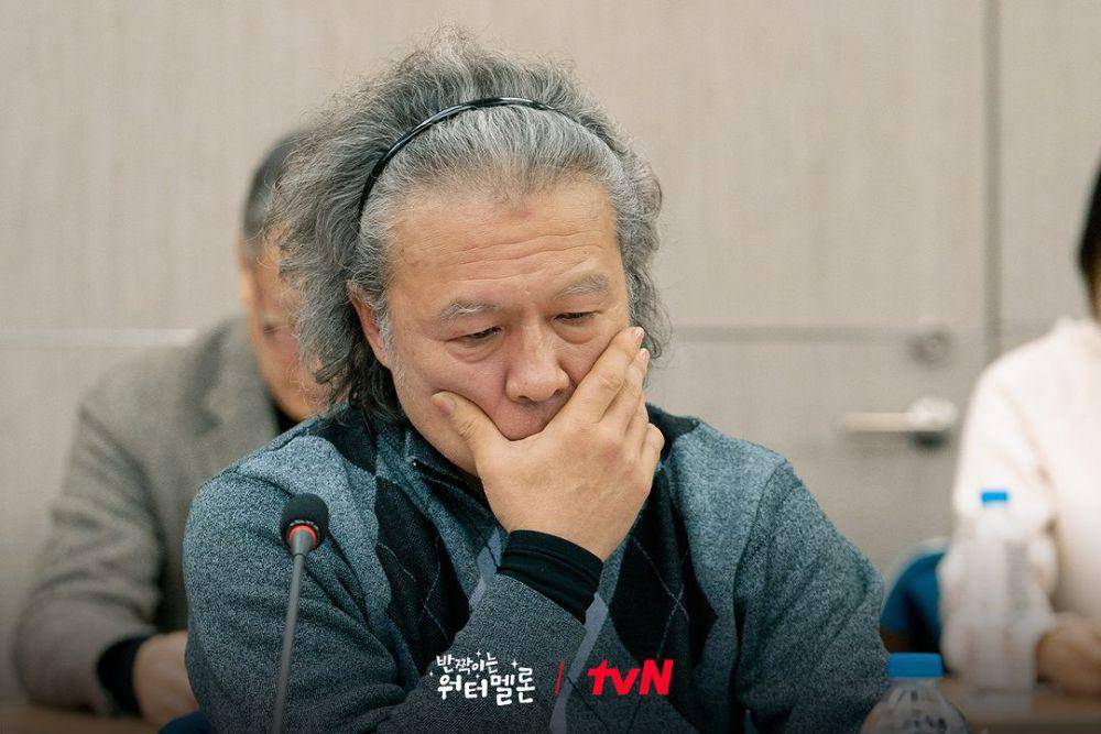 Cheon Ho Jin saat script reading Twinkling Watermelon (instagram.com/tvn_drama)