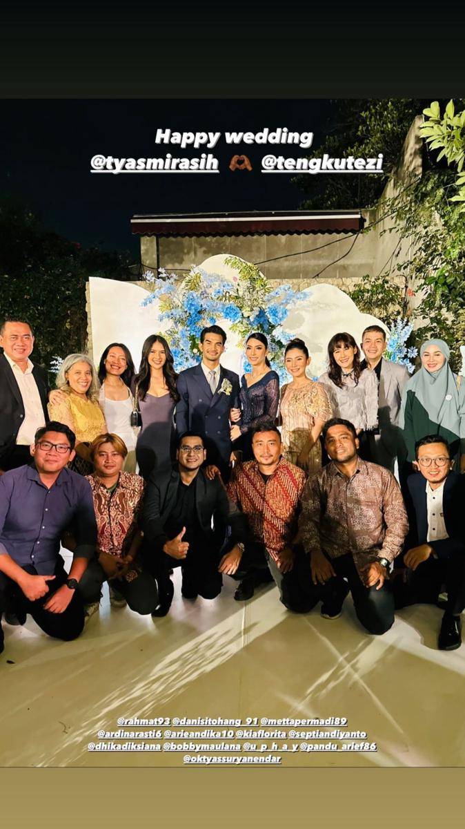 Gaya artis di pernikahan Tyas Mirasih. (instagram.com/sorayarasyid12)