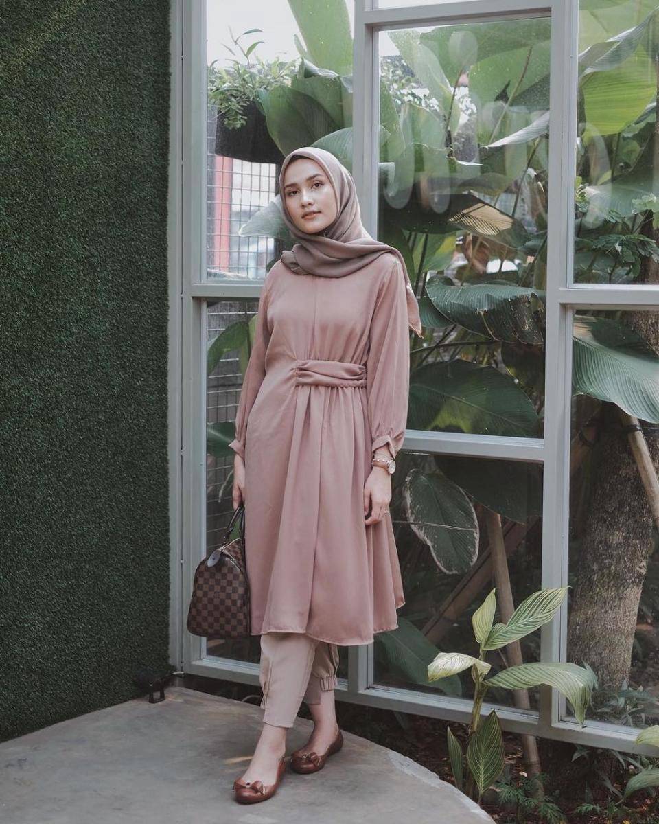 Outfit hijab Dwi Handayani. (instagram.com/dwihandaanda)