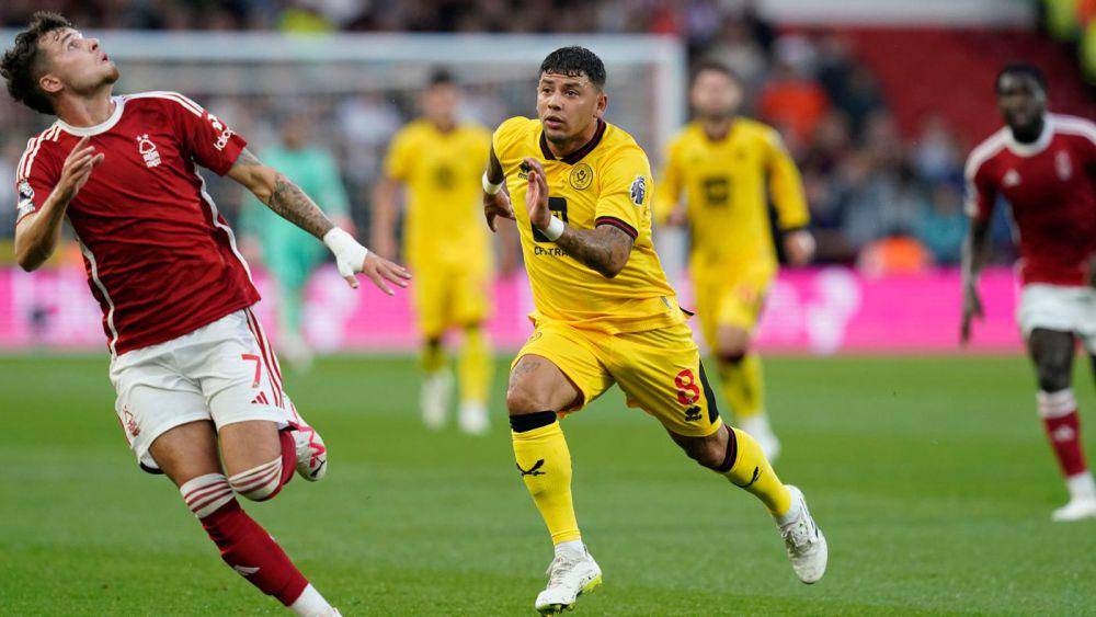 Gustavo Hamer saat mengenakan seragam Sheffield United berwarna kuning. (sufc.co.uk)
