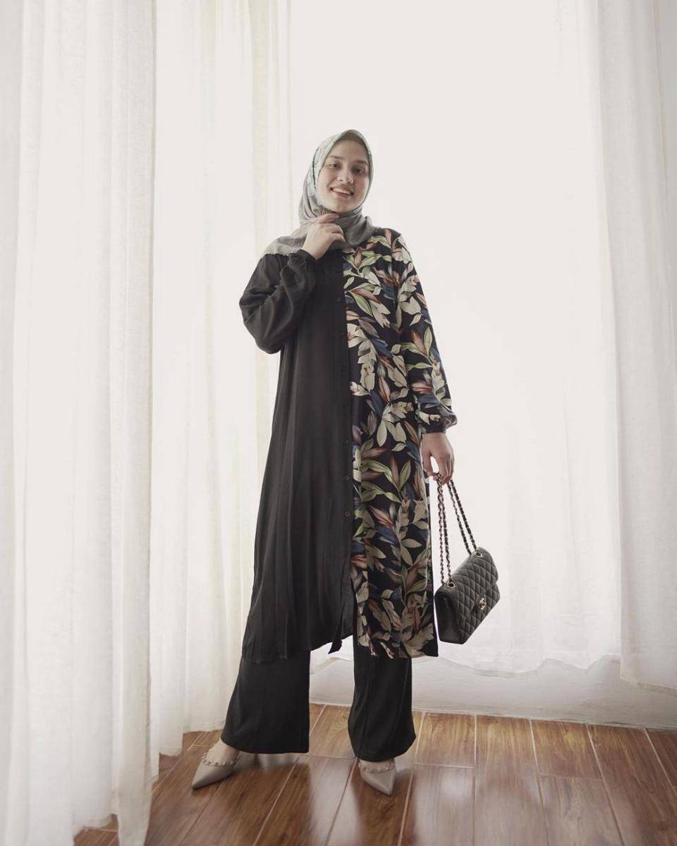 Outfit hijab Dwi Handayani. (instagram.com/dwihandaanda)
