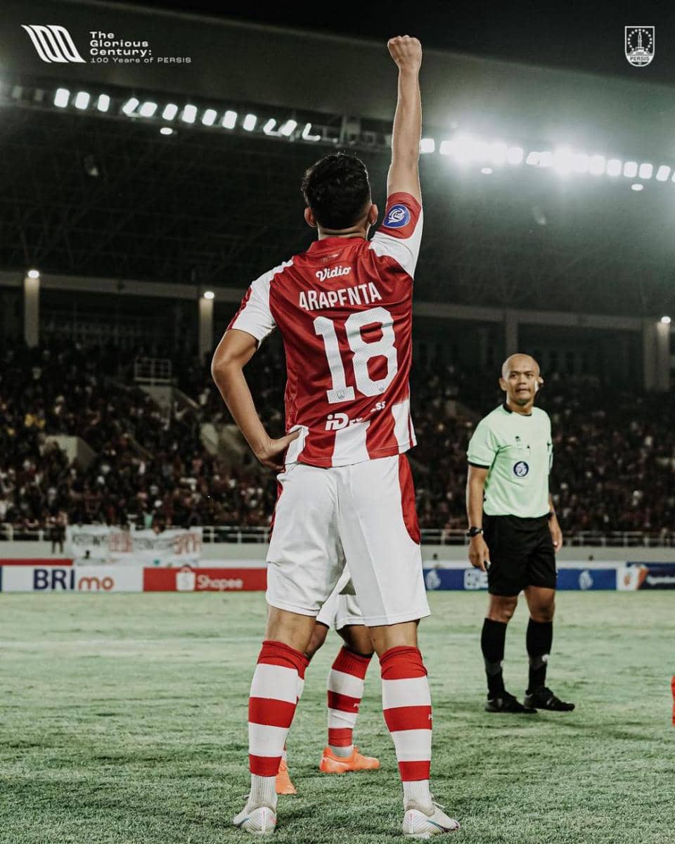 Arapenta Purba seusai mencetak gol ke gawang mantan klubnya. (Instagram.com/arapenta_lp)