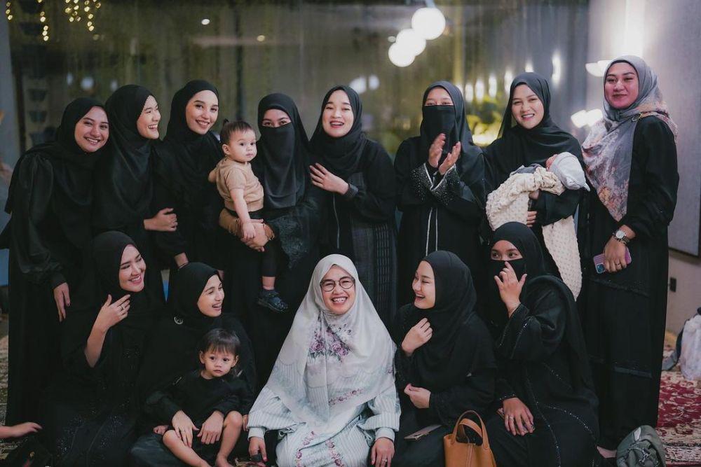 7 Momen Geng Butterfly saat Arisan dengan Berbagai Tema