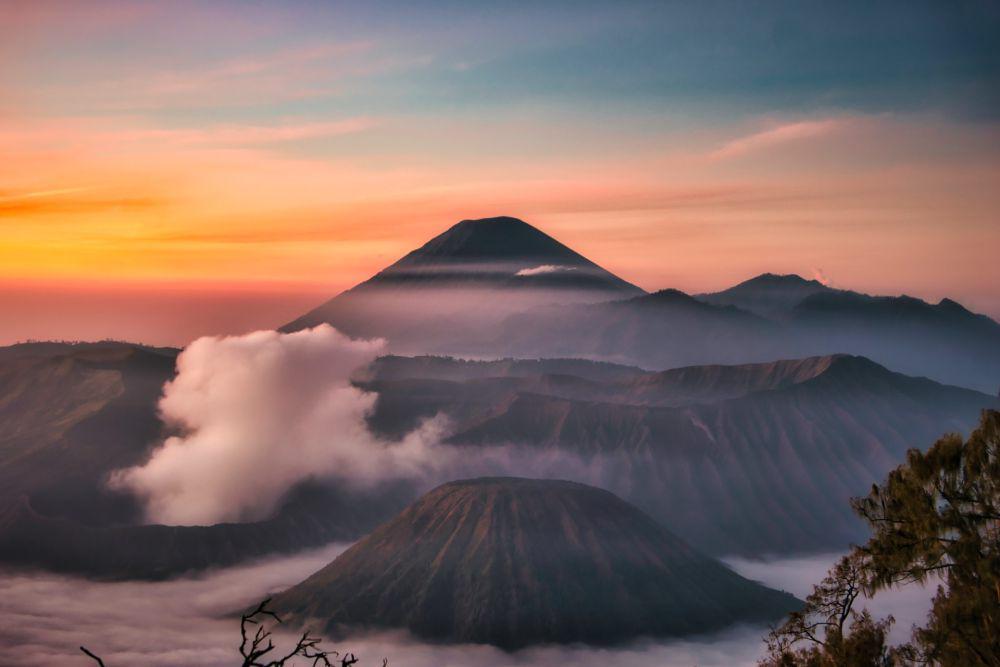 Taman Nasional Bromo Tengger Semeru (unsplash.com/Fajruddin Mudzakkir)