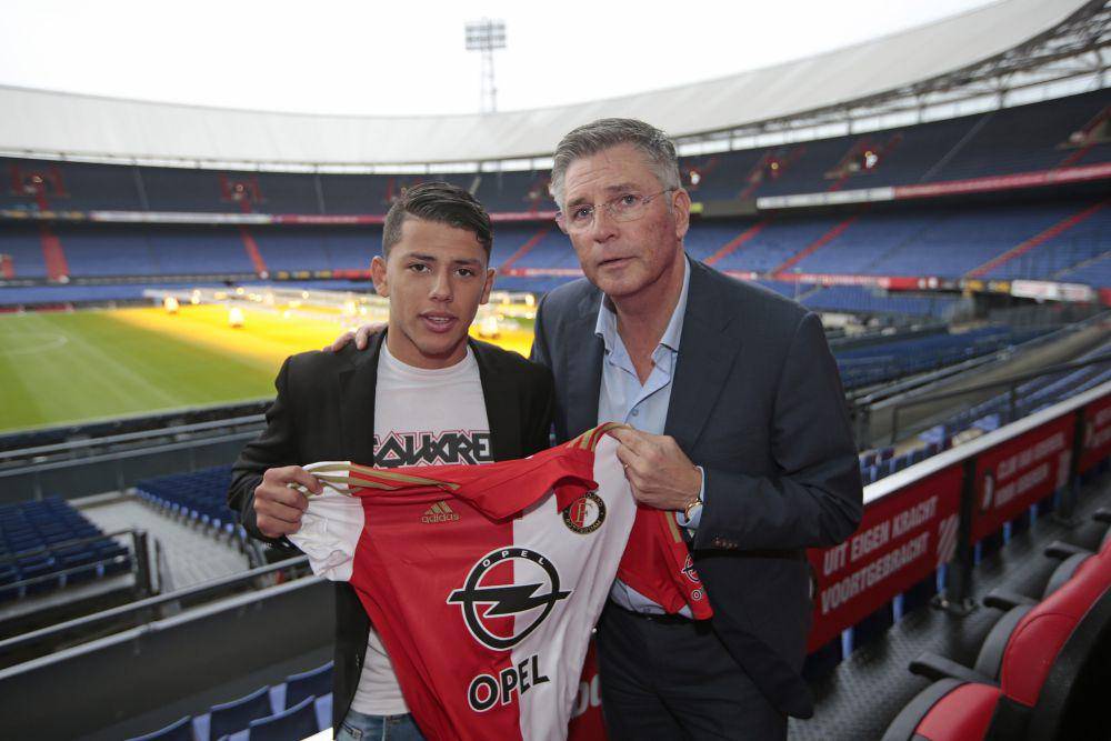 Gustavo Hamer (kiri) sedang diperkenalkan sebagai pemain Feyenoord. (feyenoord.nl)