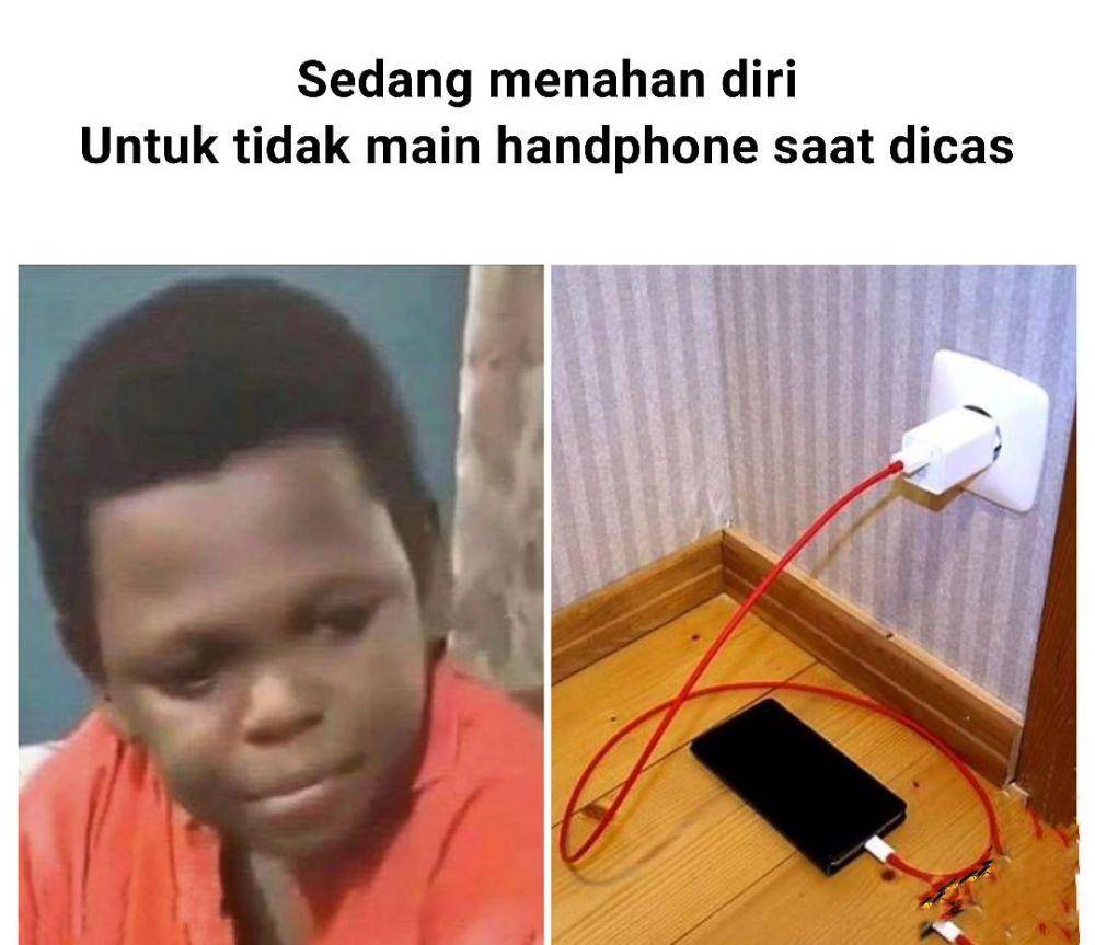 meme lagi charge HP (instagram.com/statuslucu_official)
