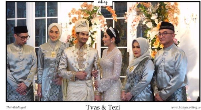 10 Potret Keluarga di Akad Nikah Tyas Mirasih dan Tezi, Haru Bahagia