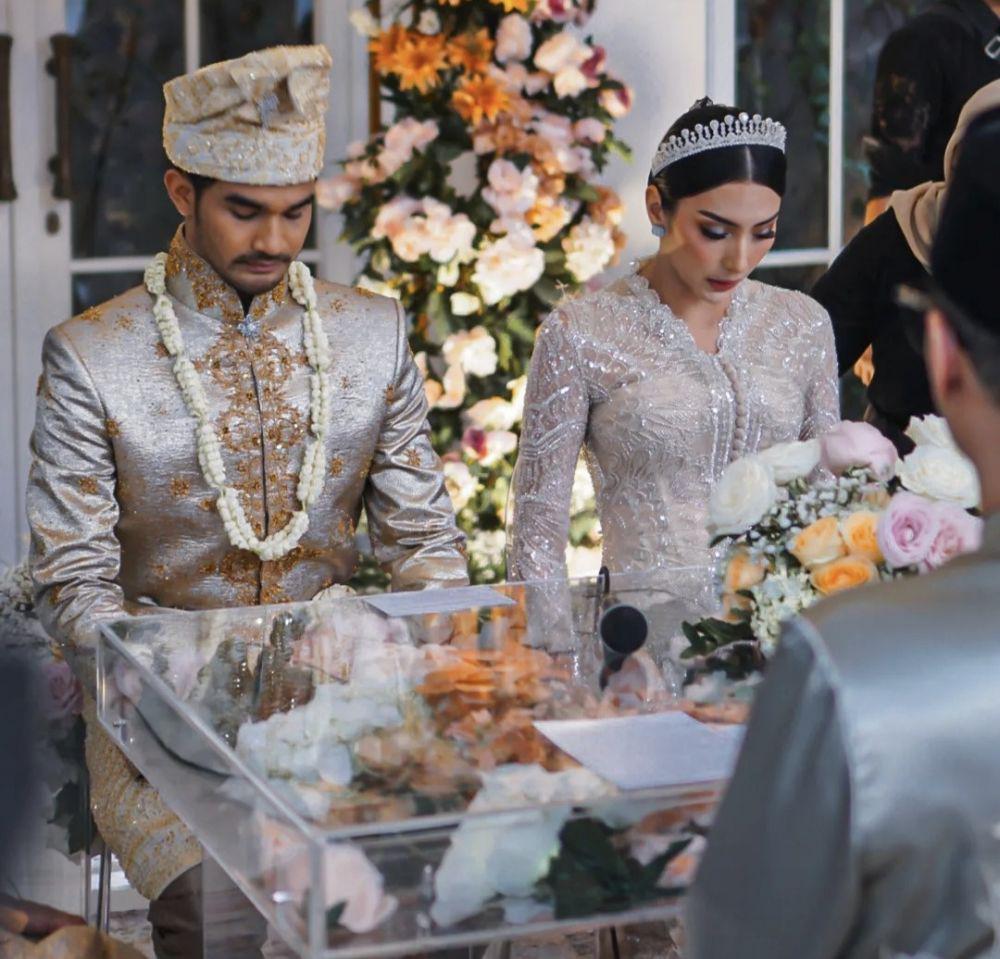 9 Dekorasi Akad Nikah Tyas Mirasih dan Tengku Tezi, Bertema Floral