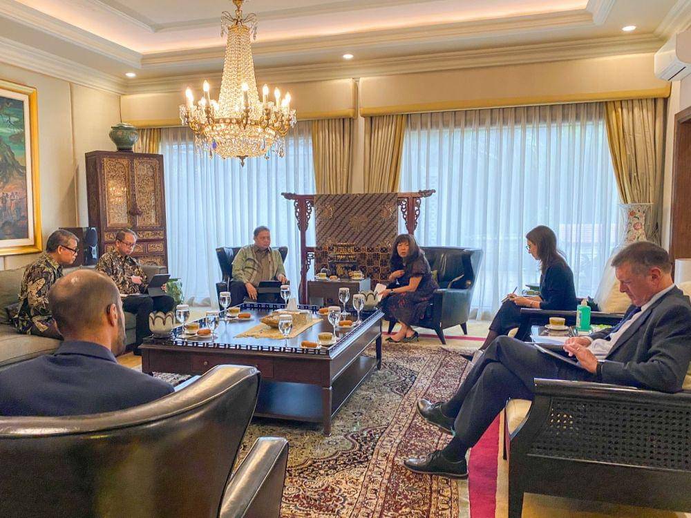 Pertemuan Menko Airlangga dengan Menteri Perdagangan Internasional Kanada Mary Ng pada Sabtu siang di Jakarta (19/8/2023). (Dok. Golkar)