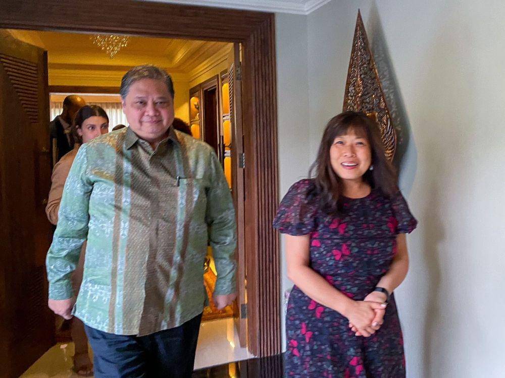 Menteri Koordinator Bidang Perekonomian Airlangga Hartarto menyambut Menteri Perdagangan Internasional Kanada Mary Ng dalam pertemuan yang berlangsung dalam suasana penuh keakraban pada Sabtu siang di Jakarta (19/8/2023). (Dok. Golkar)