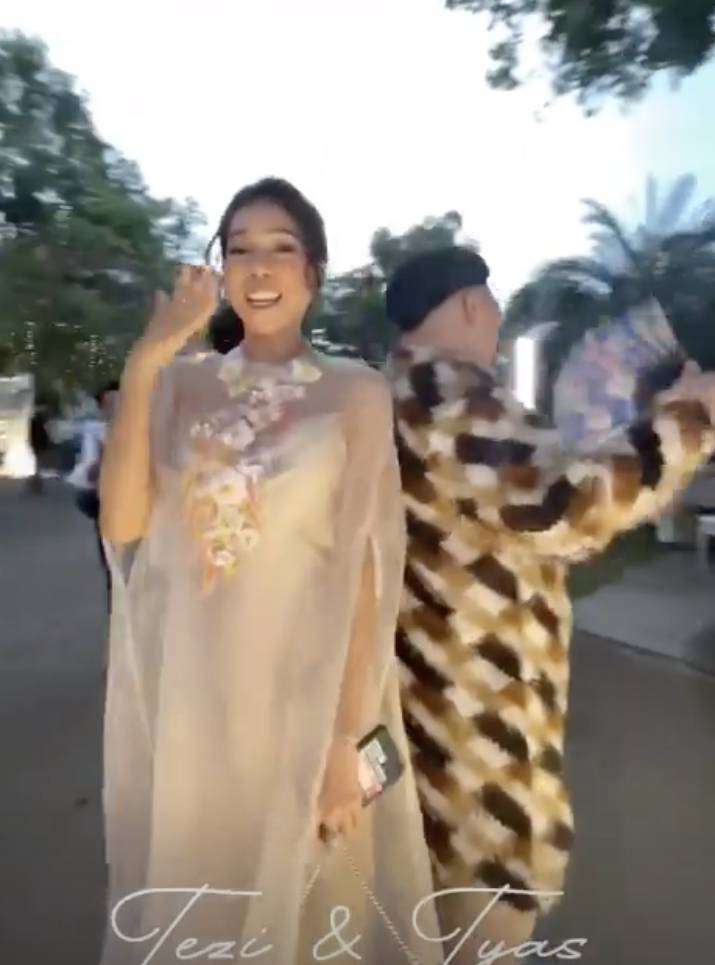 Gaya artis di pernikahan Tyas Mirasih. (instagram.com/ratihpratiwisugianto)