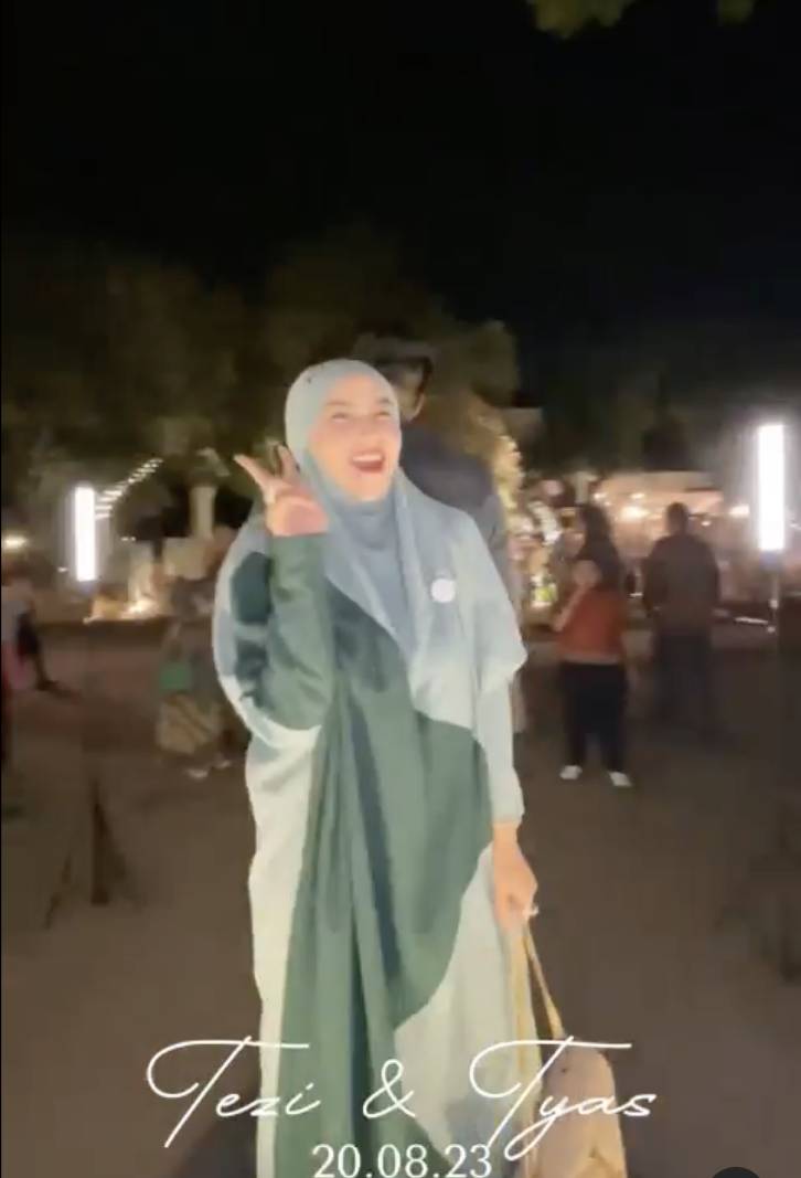Gaya artis di pernikahan Tyas Mirasih. (instagram.com/kiaflorita)