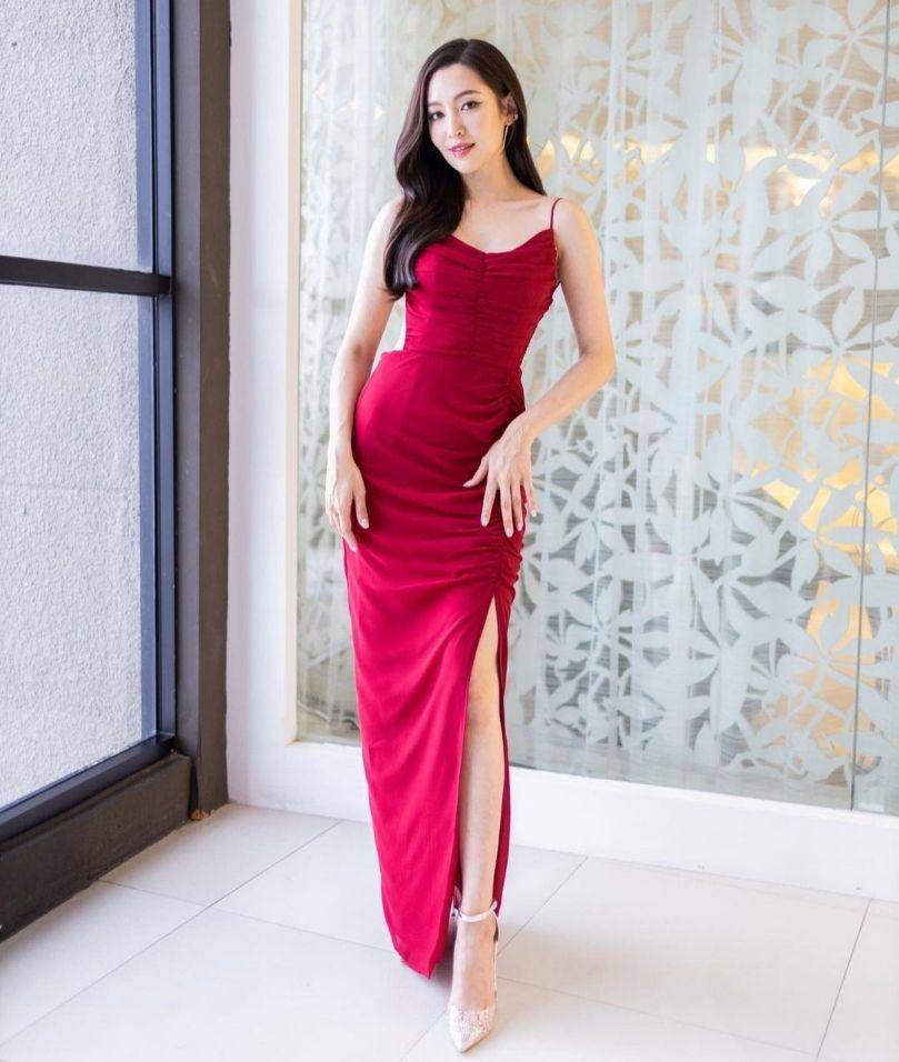 ragam dress formal ala Bella Campen (instagram.com/bellacampen)