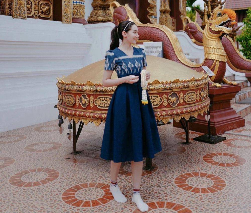 ragam dress formal ala Bella Campen (instagram.com/bellacampen)