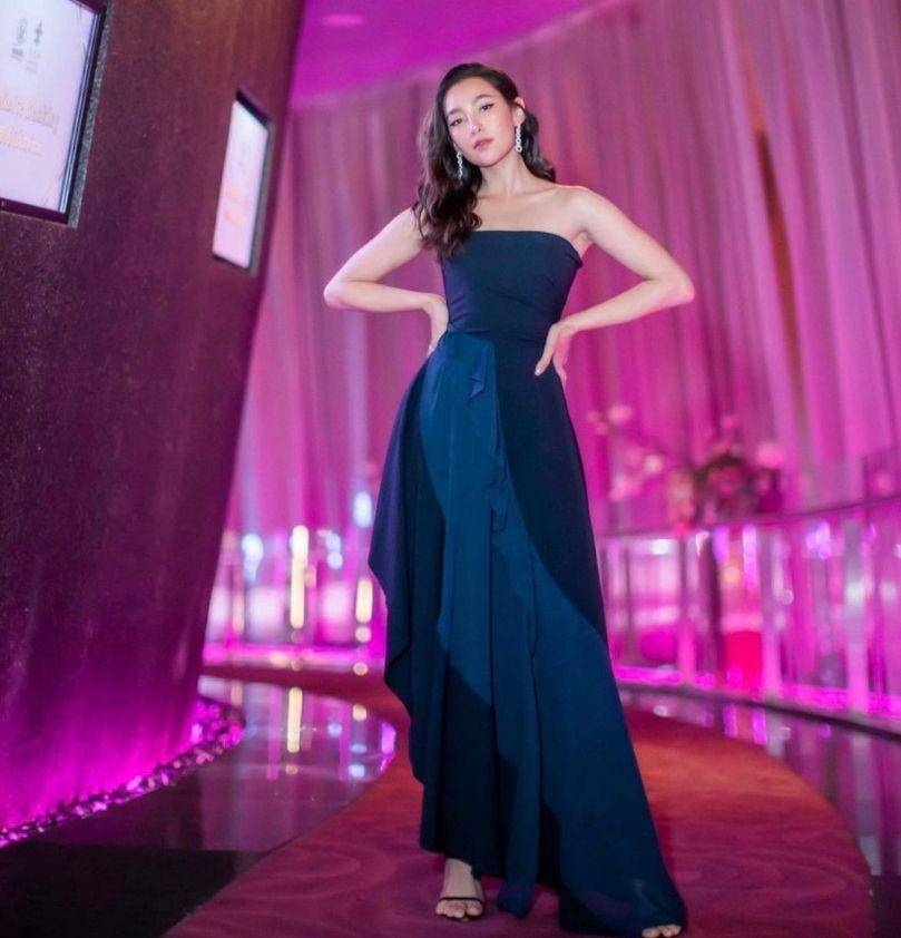 ragam dress formal ala Bella Campen (instagram.com/bellacampen)