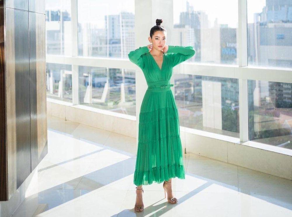ragam dress formal ala Bella Campen (instagram.com/bellacampen)