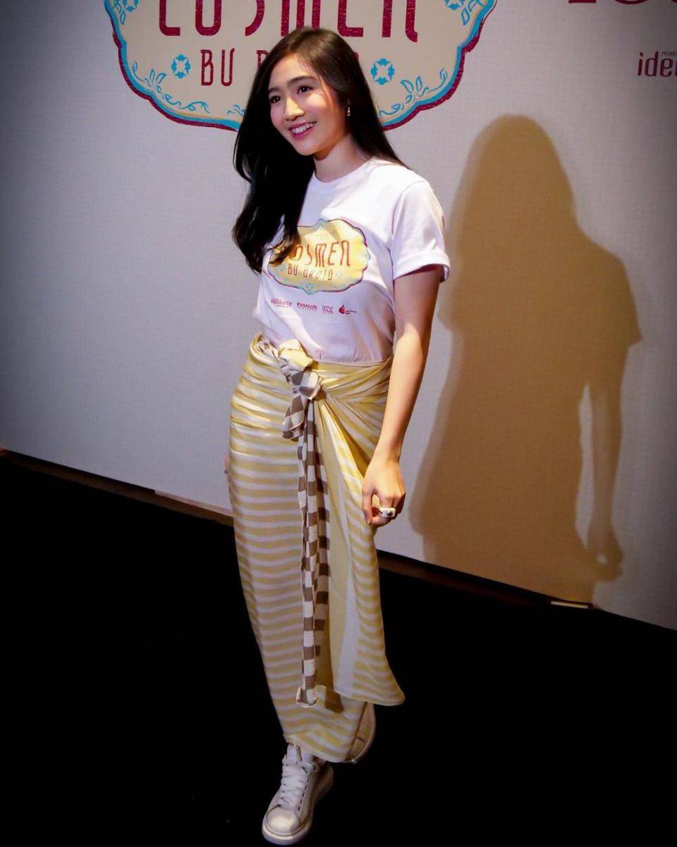 ide gaya berkain tradisional ala Febby Rastanty (instagram.com/febbyrastanty)