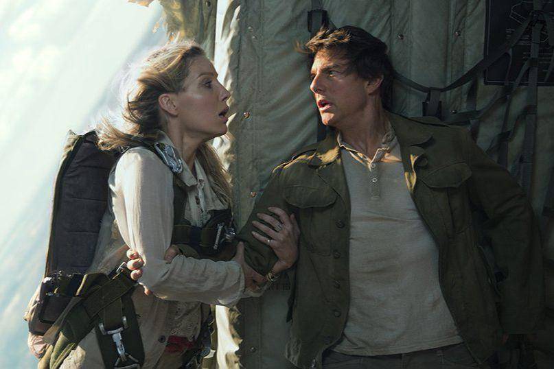 Tom Cruise (kanan) dalam film The Mummy (dok. Universal Pictures/The Mummy)