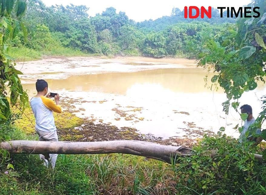 Kondisi debit air di embung Kelurahan Sotek turun hingga 80 persen saat kemarau ini (IDN Times/Ervan)
