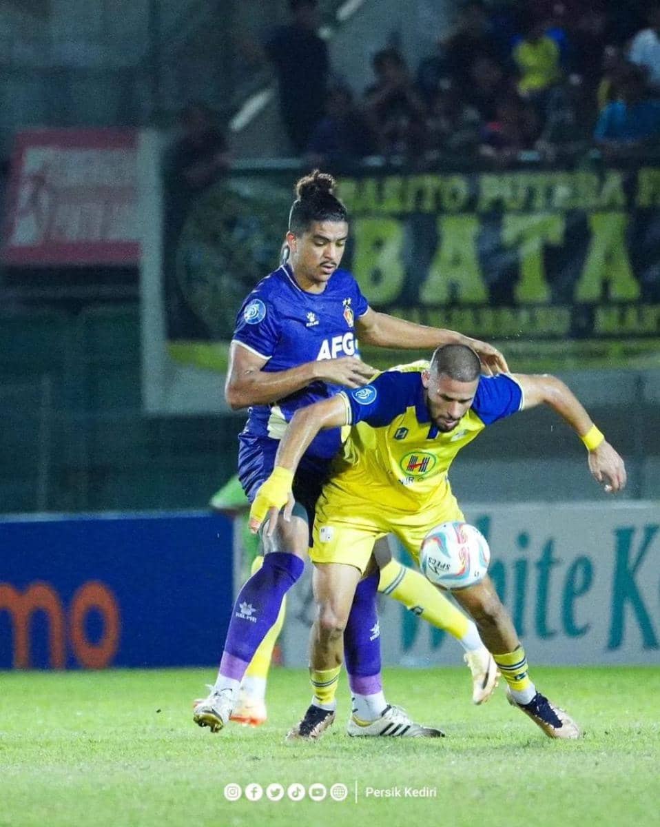 Pemain Persik Kediri saat melawan Barito Putra. Instagram.com/ persikfcofficial